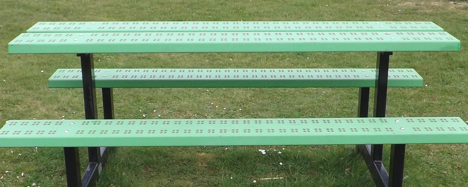 <img src="green bench.jpg" alt="green bench"